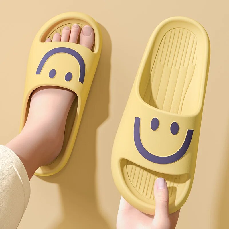 Smiley Face Cloud Slippers Wom - огляд і ціна Mule Slip On